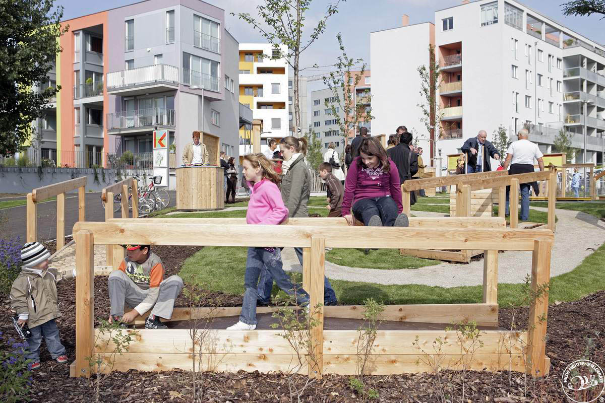 Life Path: Wooden Path with inclined surface